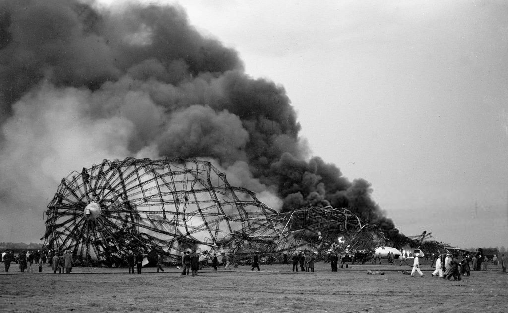 Airship 1937_5_6 (50) LZ-129 Hindenburg.jpg