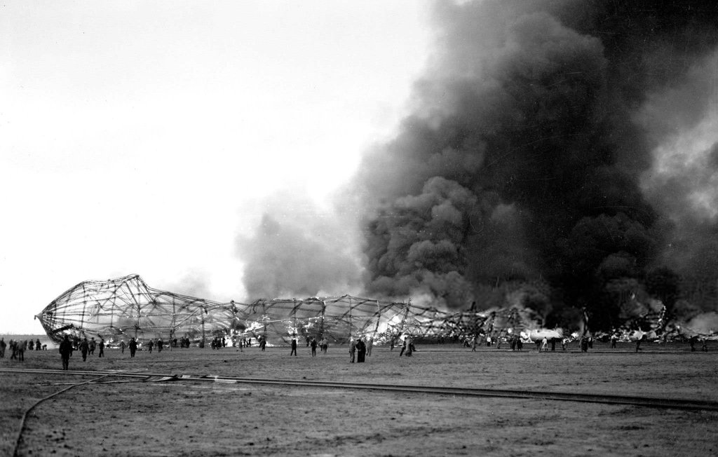 Airship 1937_5_6 (51) LZ-129 Hindenburg.jpg