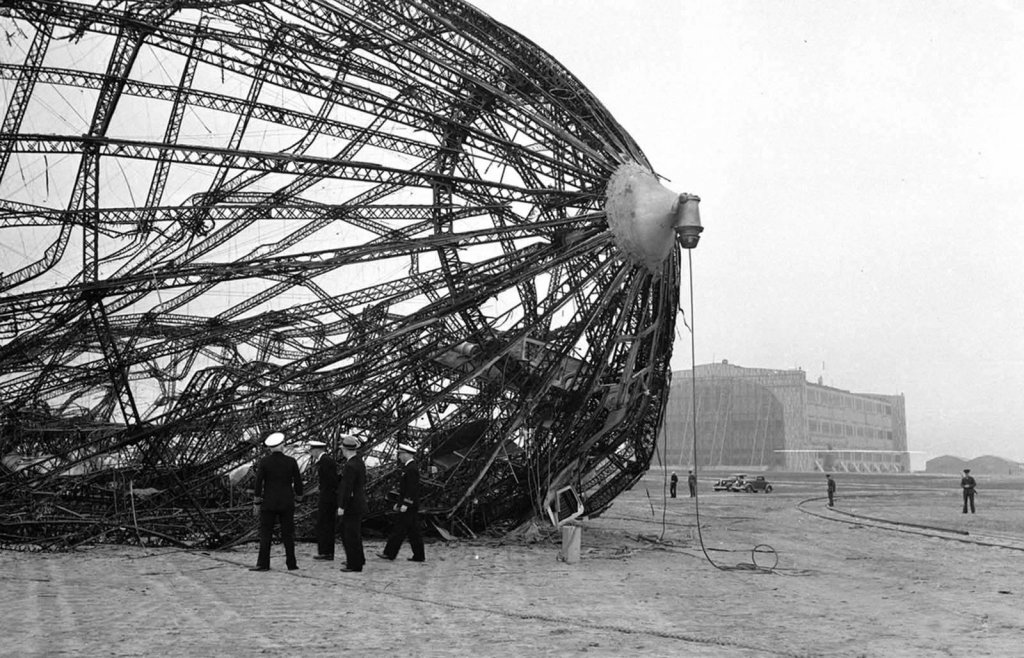 Airship 1937_5_6 (58) LZ-129 Hindenburg.jpg