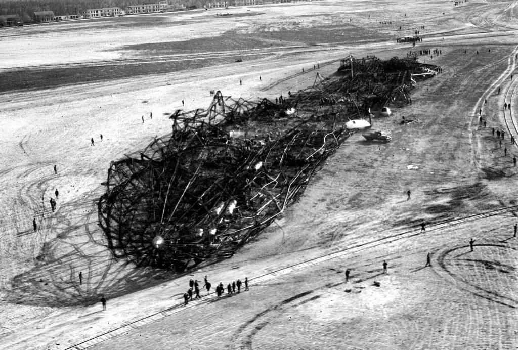 Airship 1937_5_6 (60) LZ-129 Hindenburg.jpg