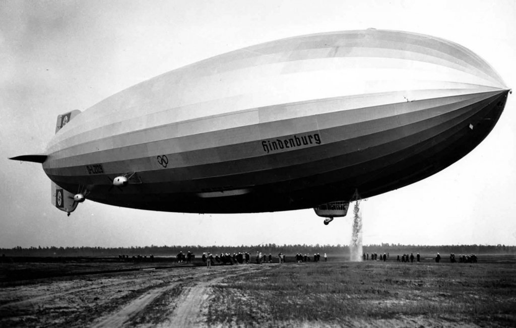 Airship 1937_5_6 (79) LZ-129 Hindenburg.jpg