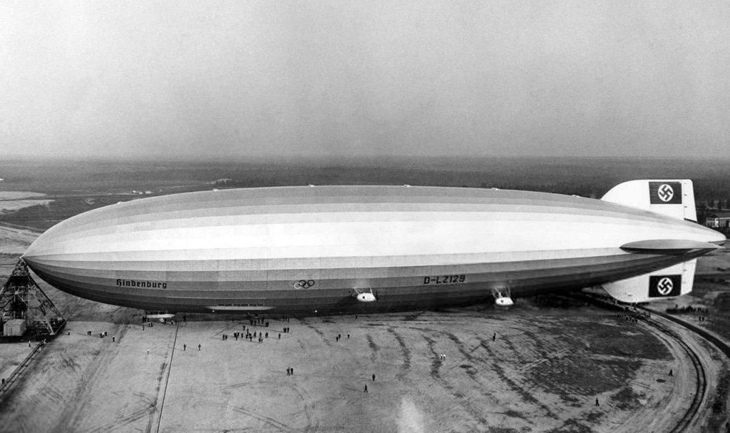 Airship 1937_5_6 (80) LZ-129 Hindenburg.jpg