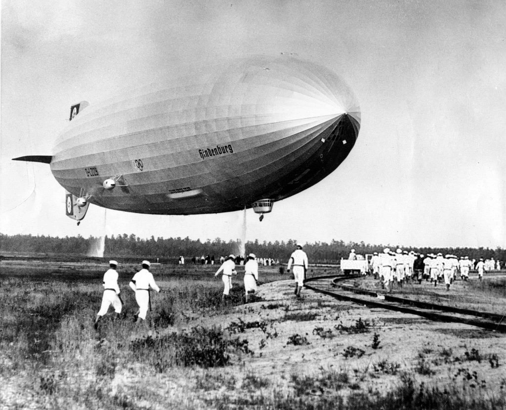 Airship 1937_5_6 (81) LZ-129 Hindenburg.jpg