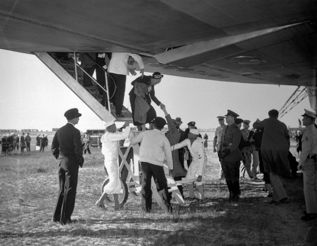 Airship 1937_5_6 (82) LZ-129 Hindenburg.jpg