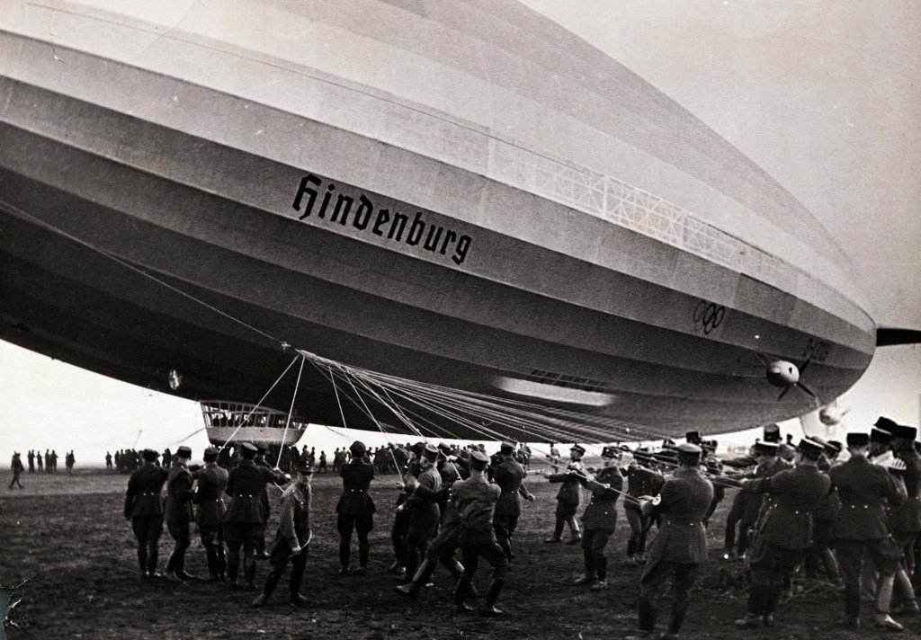 Airship 1937_5_6 (83) LZ-129 Hindenburg.jpg