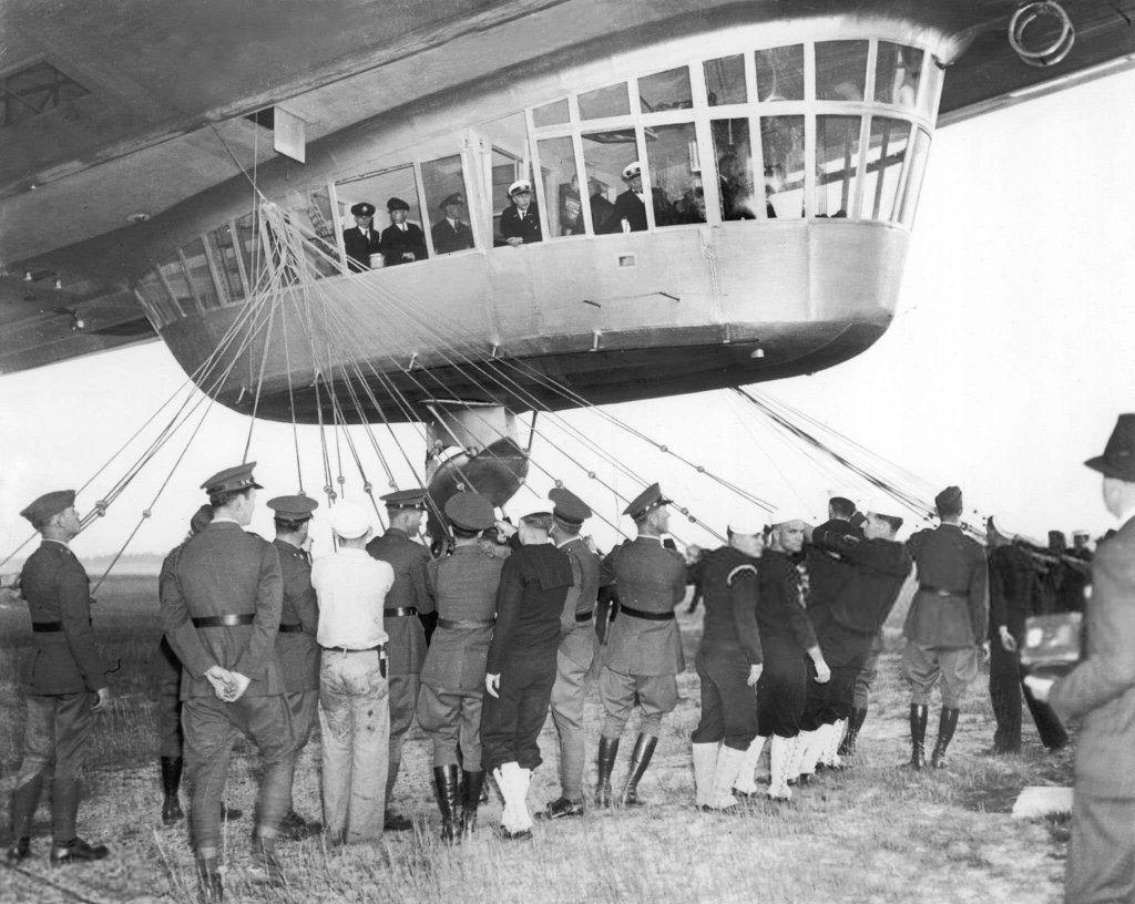 Airship 1937_5_6 (89) LZ-129 Hindenburg.jpg