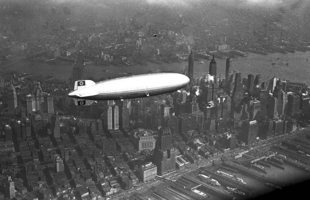 Airship 1937_5_6 (2) LZ-129 Hindenburg.jpg