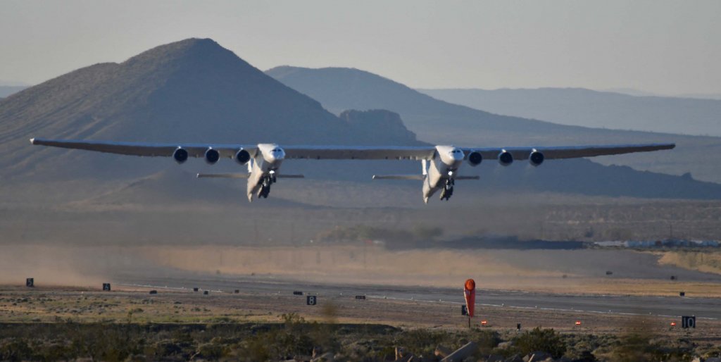 Máy bay Stratolaunch (3).jpeg