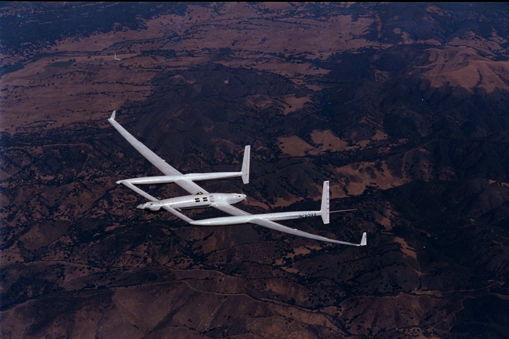 Máy bay Rutan 76 Voyager 1986_12_14 (1).jpeg