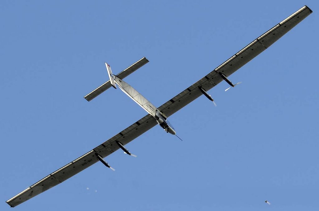 Máy bay Solar Impulse 2014_8_30 (1).jpg