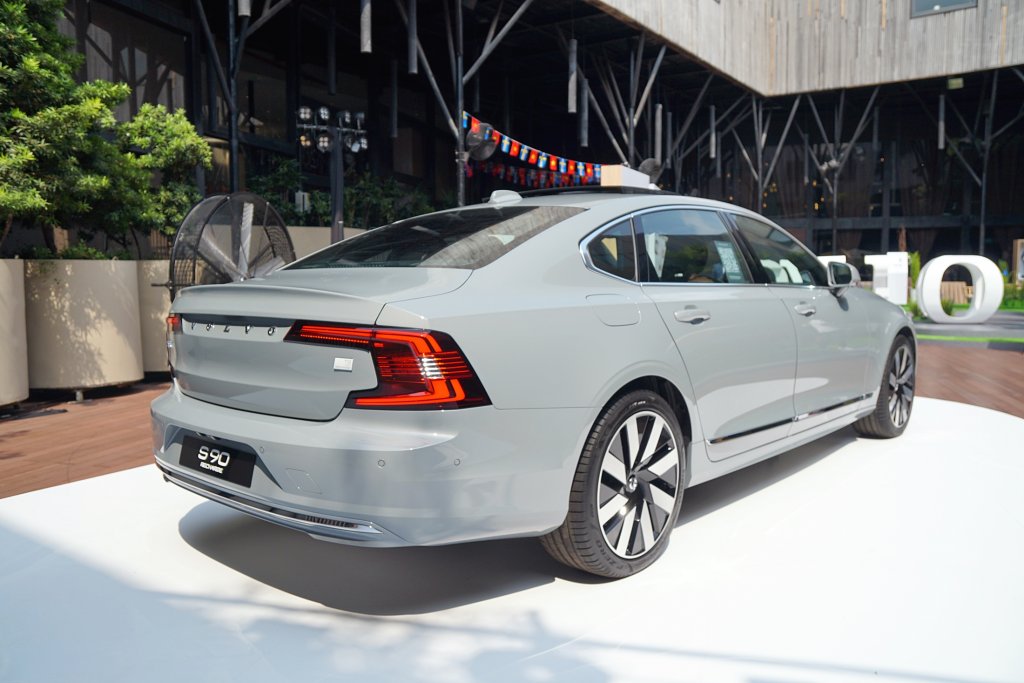 Volvo S90 Recharge Vn (5).JPG