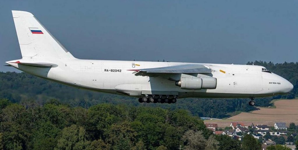 An-124 RA-82042 (1).jpg