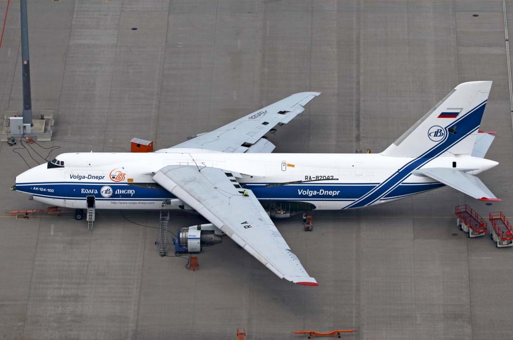 An-124 RA-82042 (3).jpg