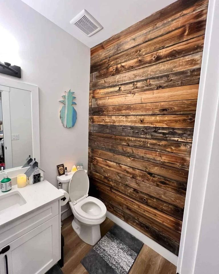 ốp gỗ tường nhà vệ sinh.jpg