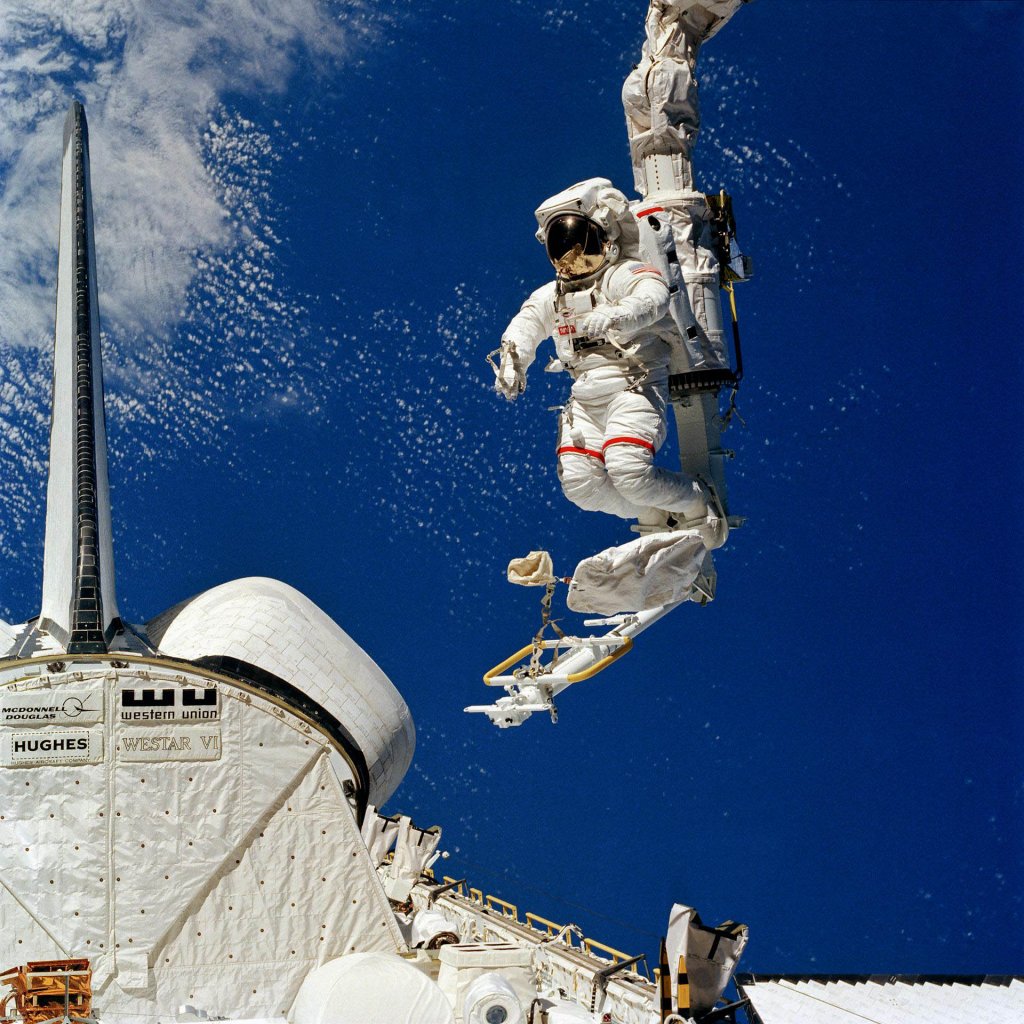 ISS 1984_2_7 (3).jpg