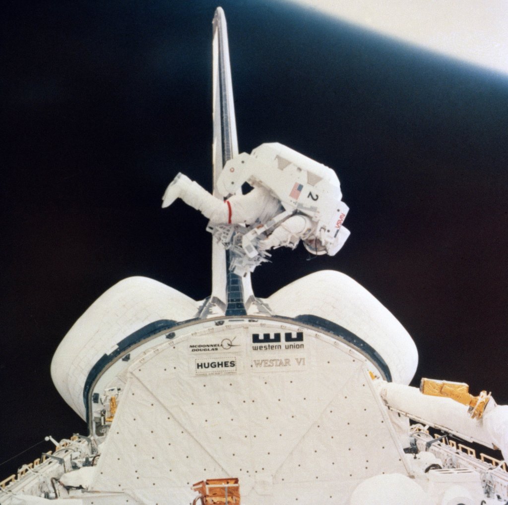 ISS 1984_2_7 (4).jpg