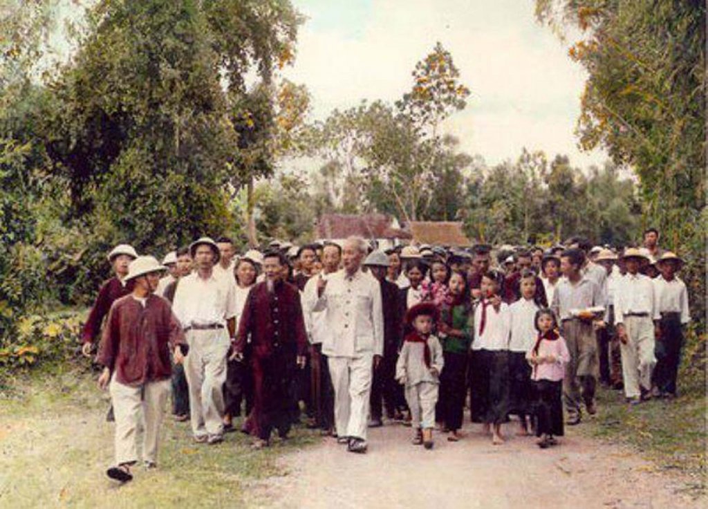 HCM 1957_6_16 (1) tham quê (1).jpg