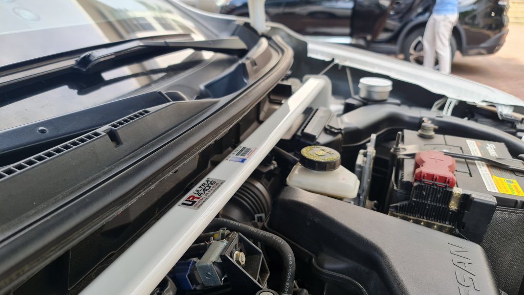 3 Strut Bar Ultra Racing.jpg