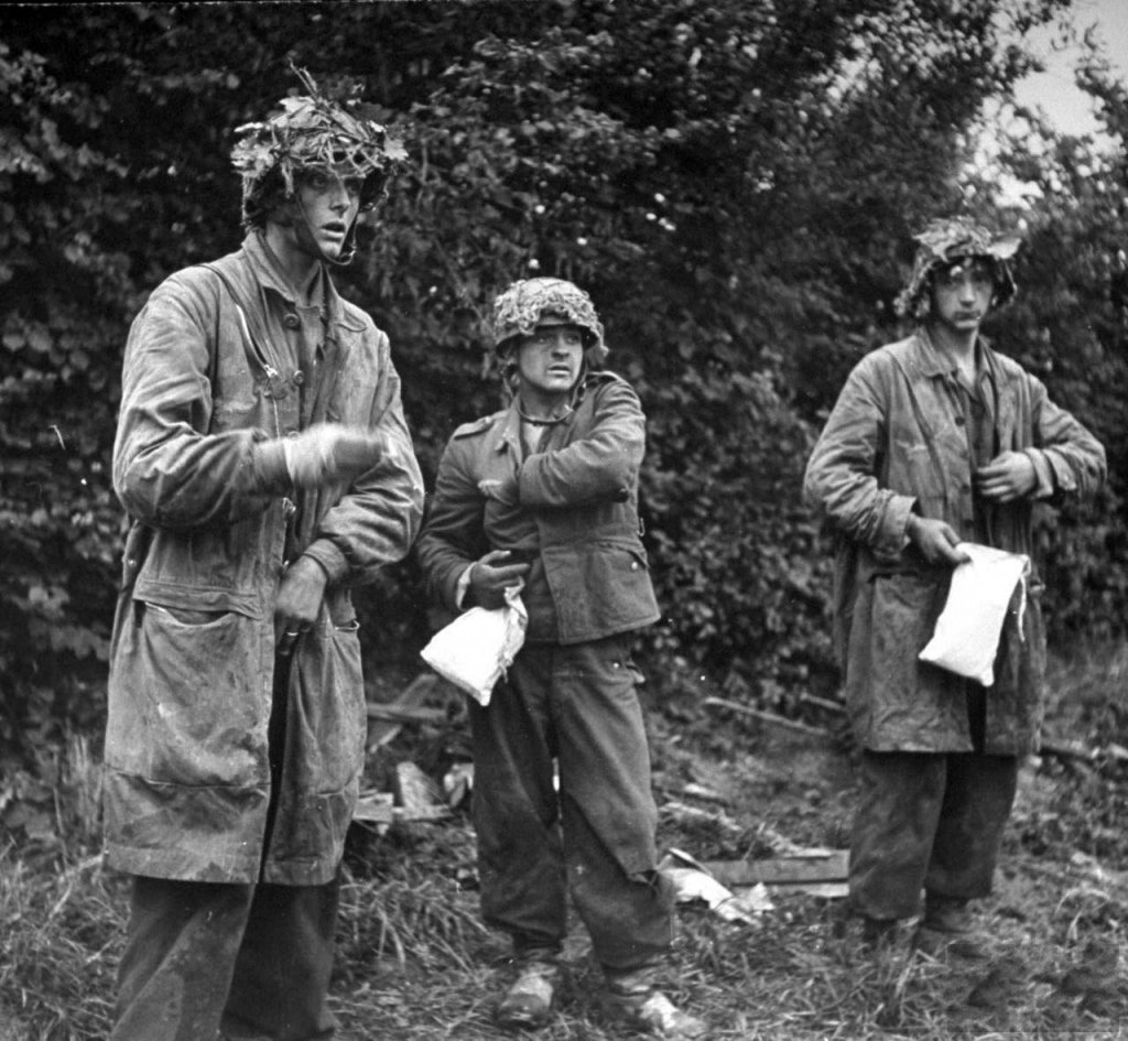 Normandy 1944_6_6 (500) tù binh.jpg