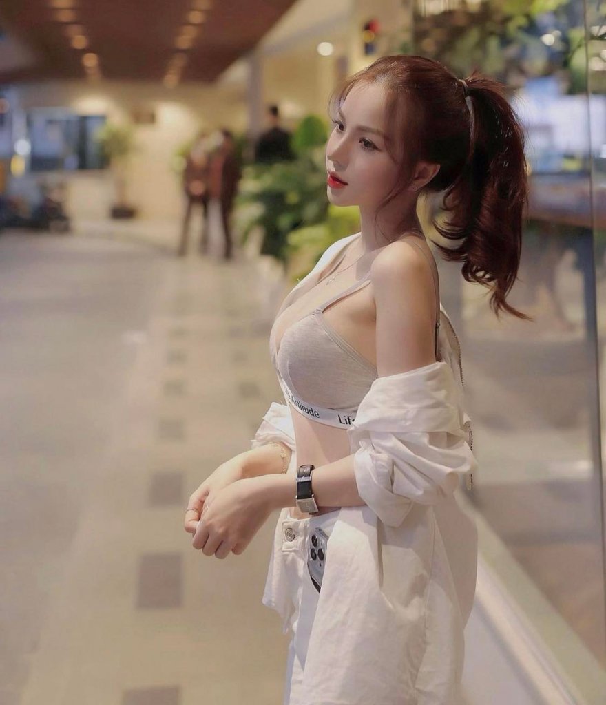 DJ-Sai-thanh-chuong-dien-ao-nguc-ra-pho-tao-bao-nhat-la-gu-mac-di-dao-cau-anh-Sao-285545849_58...jpg