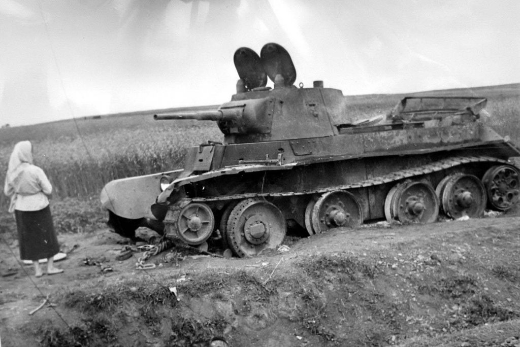 Tank BT-7 (1).jpg