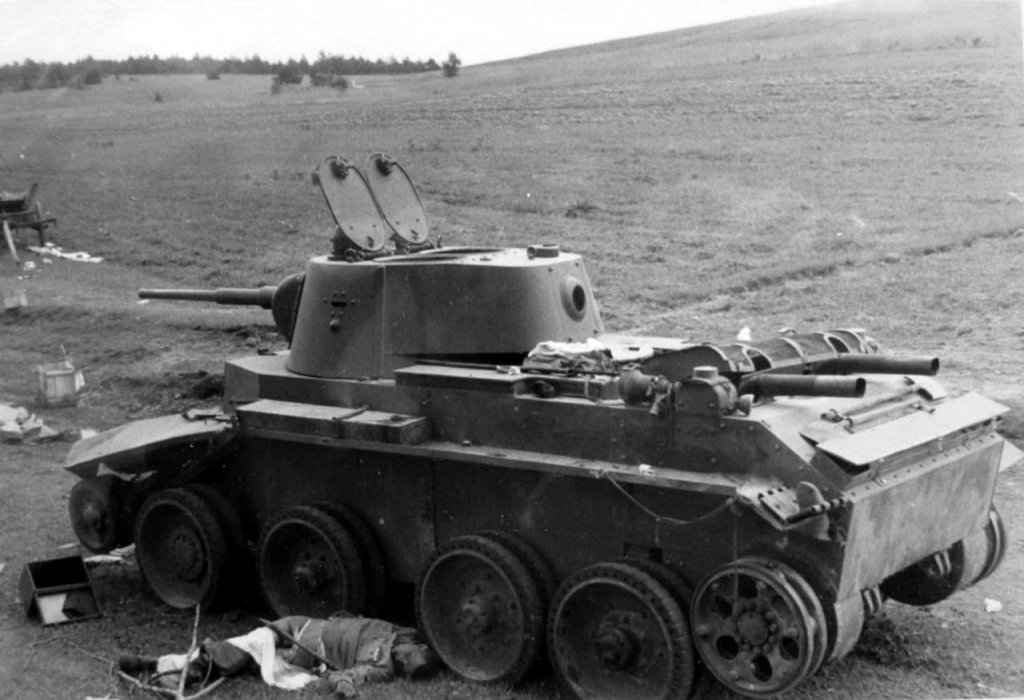 Tank BT-7 (5).jpg