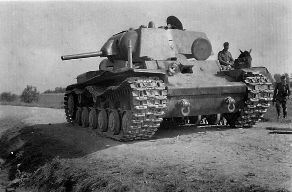 Tank KV-1 1941_7 (1).jpg