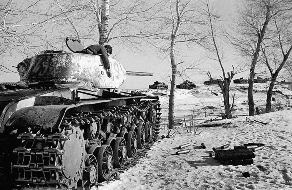 Tank KV-1 1943_2 (1).jpg