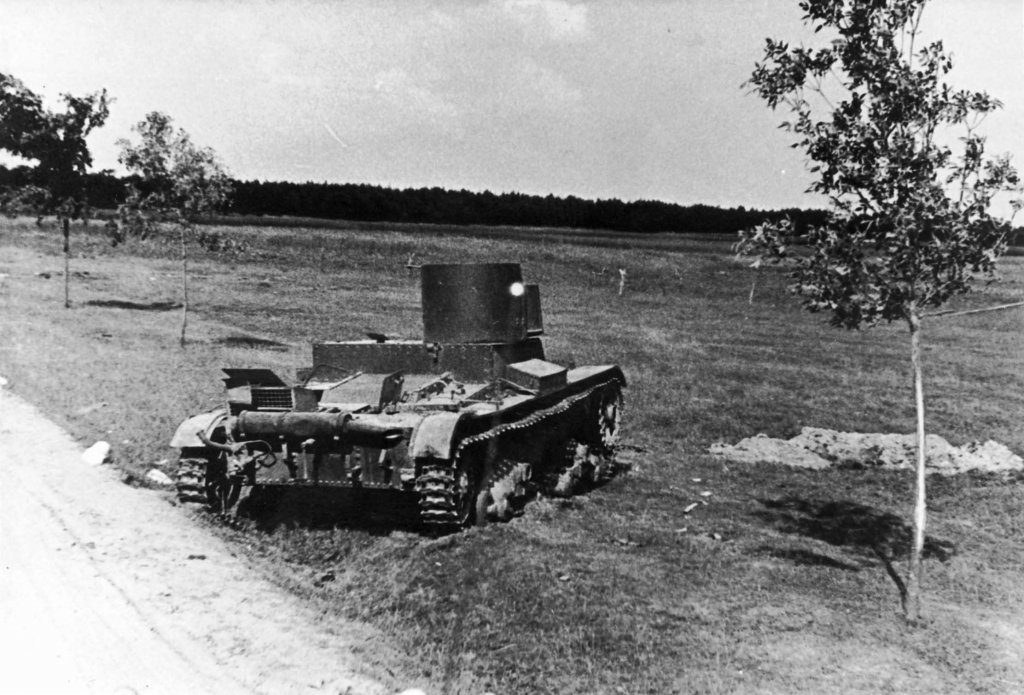 Tank T-26 (7).jpg