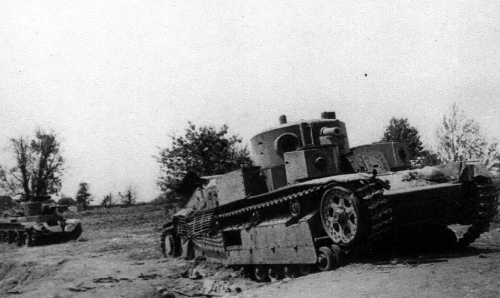 Tank T-28 (7).jpg