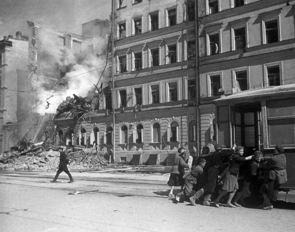Leningrad 1942_1_1 (1).jpg