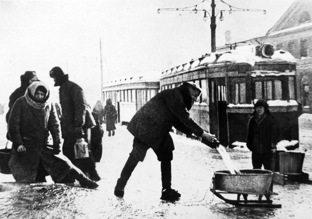 Leningrad 1942_12 (1).jpg
