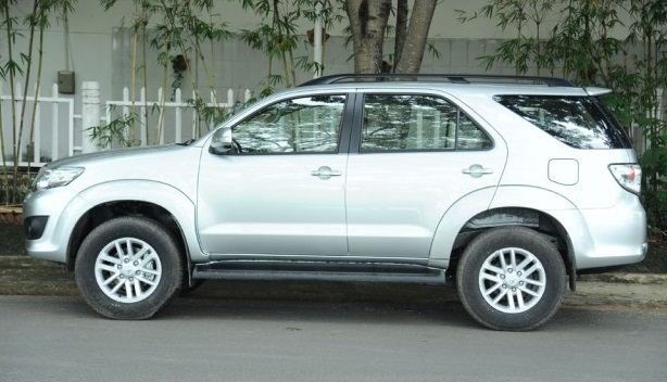 091327l_banxehoicu-toyota-fortuner-2012-may-dau-gia-bao-nhieu-thi-hop-ly.jpg