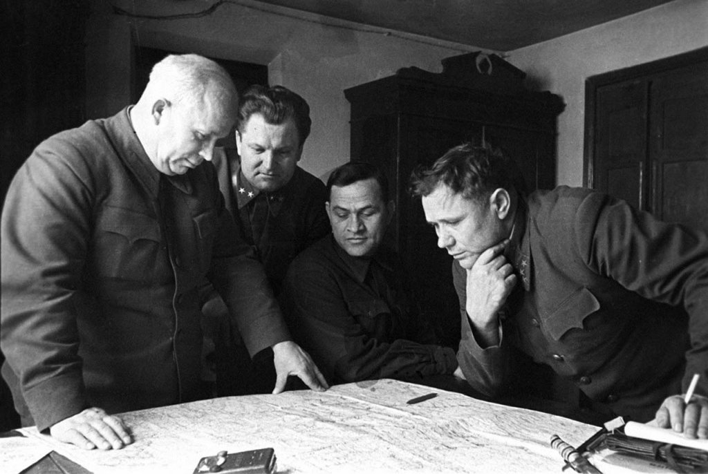 Stalingrad 1942_11_1 (1_1) Khruschev.jpg