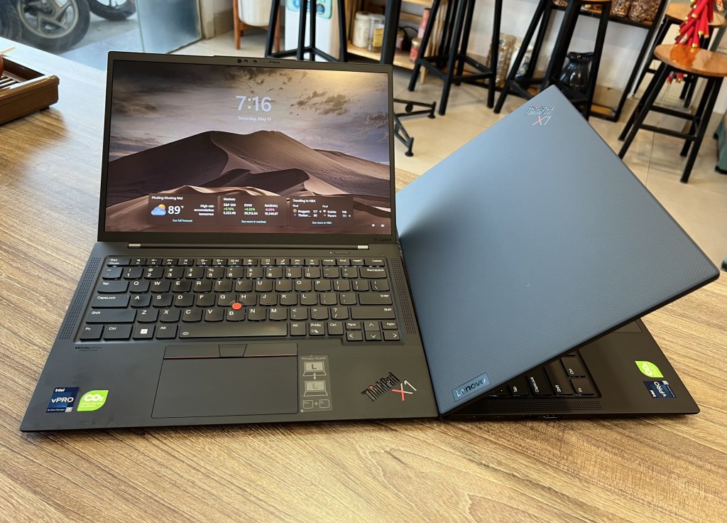 Thinkpad x1 carbon gen 10.jpg