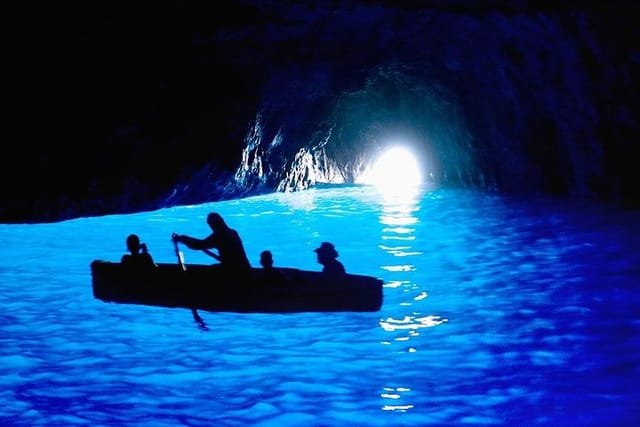 5fa47a3e-65a2-43a6-b7f4-977d86b69e87_blue-grotto-experience-and-walking-medium.jpg