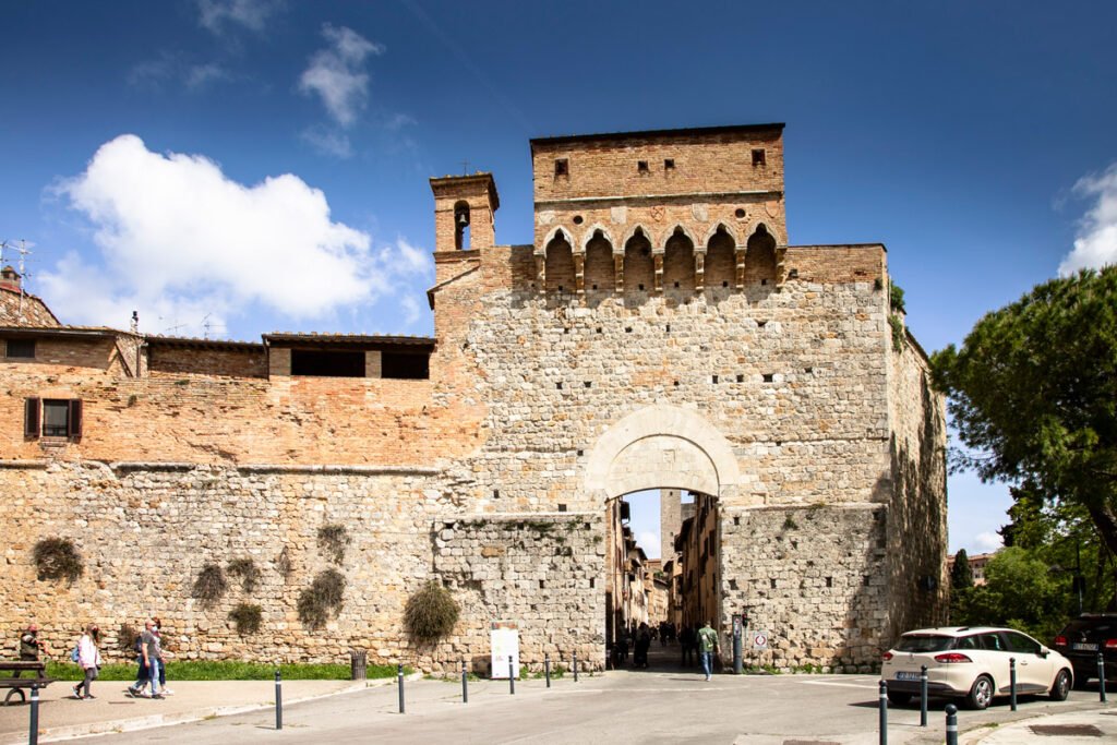 Porta-San-Giovanni-Ingresso-meridionale-al-borgo-UNESCO-di-San-Gimignano-1024x683.jpg