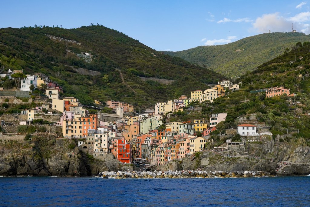 Riomaggiore_From_Ferry_Cinque_Terre_Italy_Sep23_A7C_07414.jpg