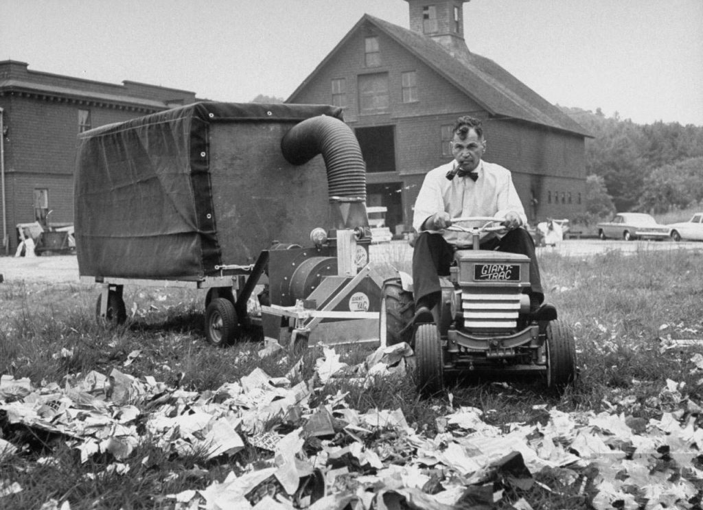 Máy hút rác 1963 (1).jpg