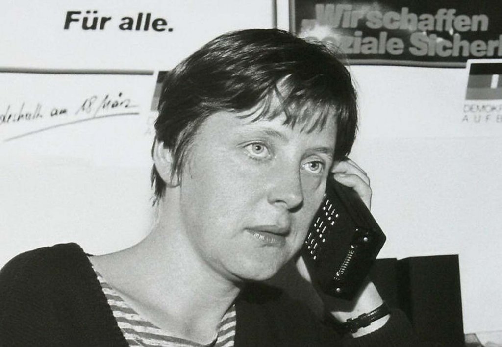 Mobile Phone 1992 (1).jpg