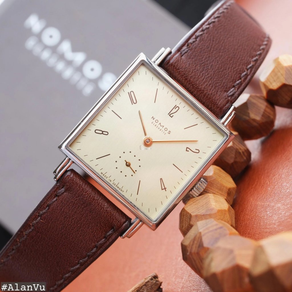 Nomos Tetra 472 (2).jpg