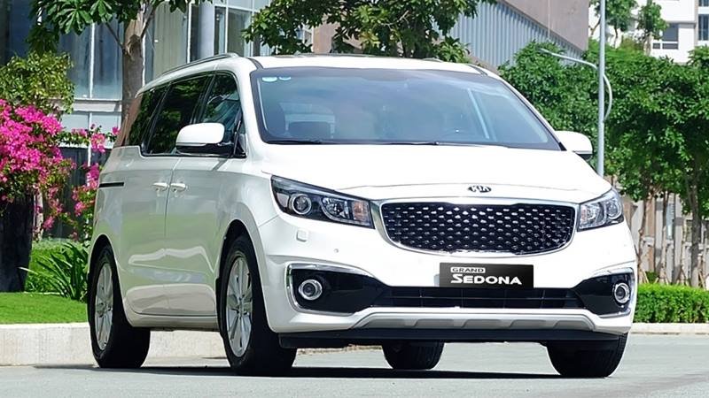 kia-sedona-2018-gia-xe-tuvanmuaxe-3.jpg