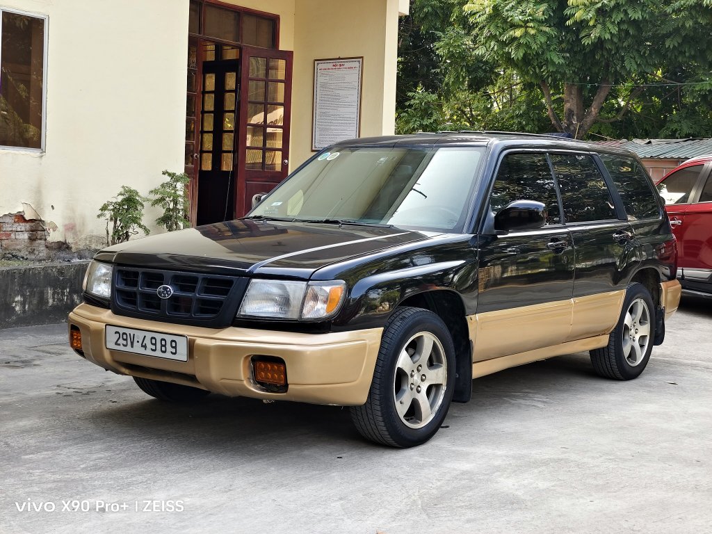 Subaru Forester 1998 (1).jpg