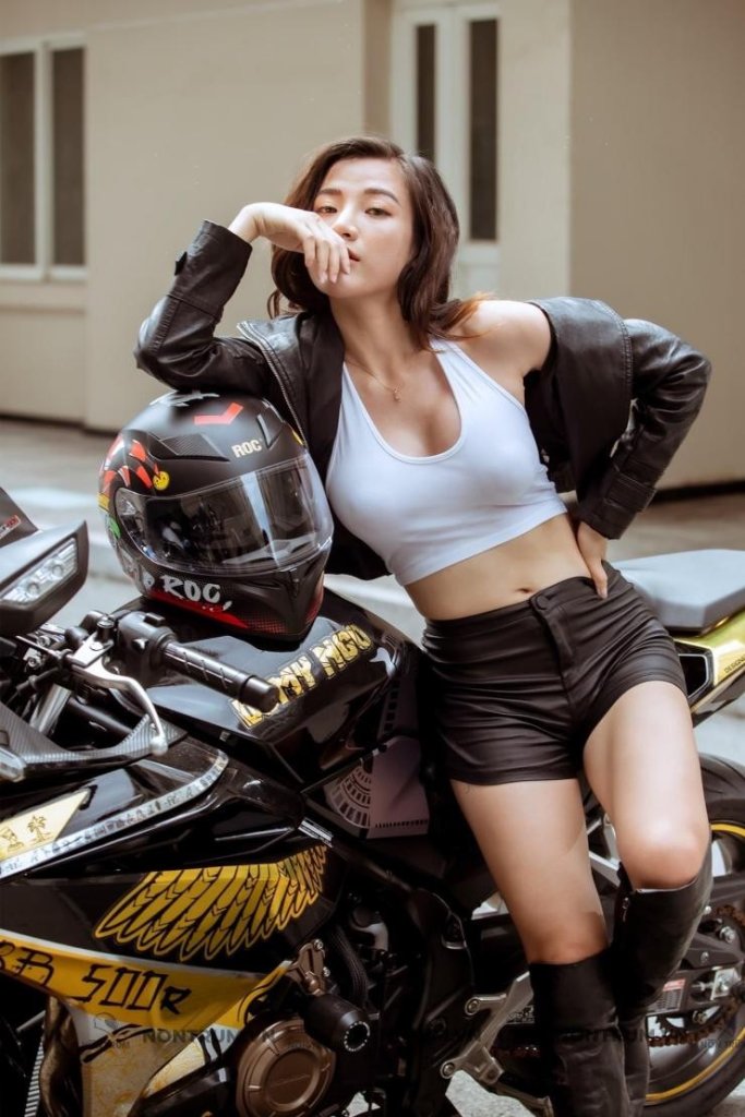 hot-girl-xe-khung-he-lo-bi-quyet-co-vong-1-quyen-ru-hinh-3.jpg