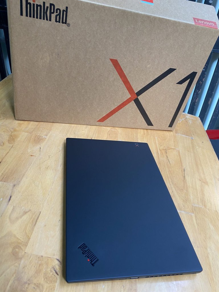 Thinkpad-X1-Carbon-Gen-7-Core-i7-1.jpg