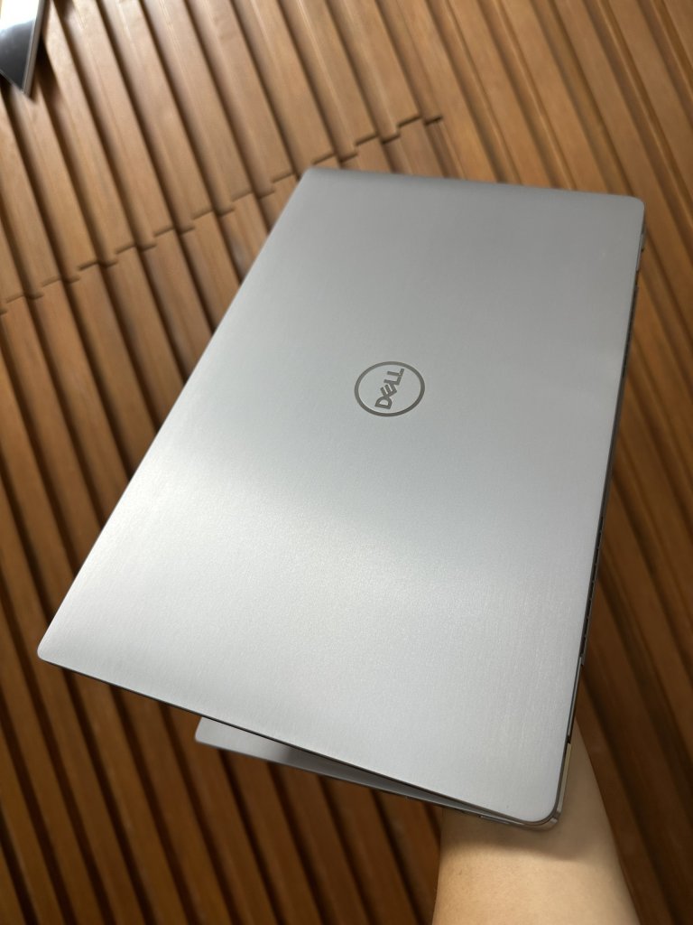 Dell-Latitude-9520-Core-i7-anh-1.jpg