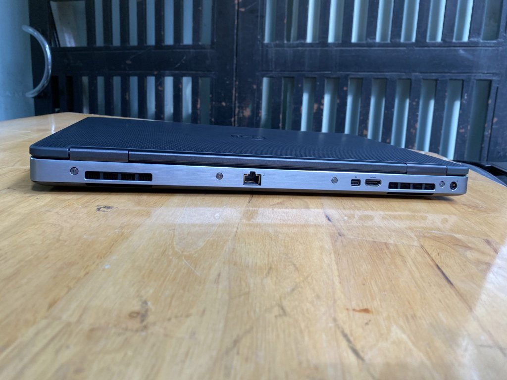 Dell-Precision-7540-Core-i7-7.jpg