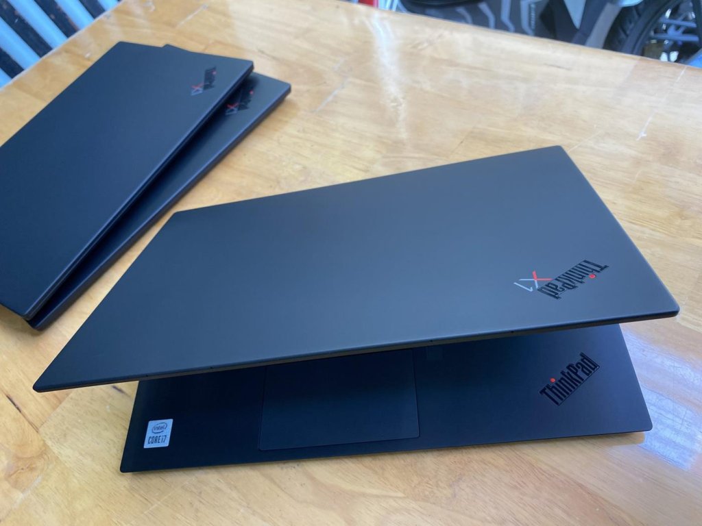 Thinkpad-X1-carbon-Gen-8-Core-i7-10th-4.jpg