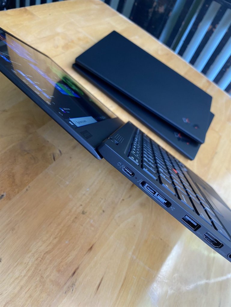 Thinkpad-X1-carbon-Gen-8-Core-i7-10th-10.jpg