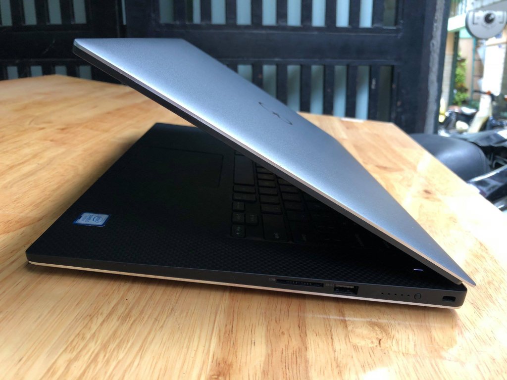 Dell-Precision-5520-i7-th7-FHD-1.jpg